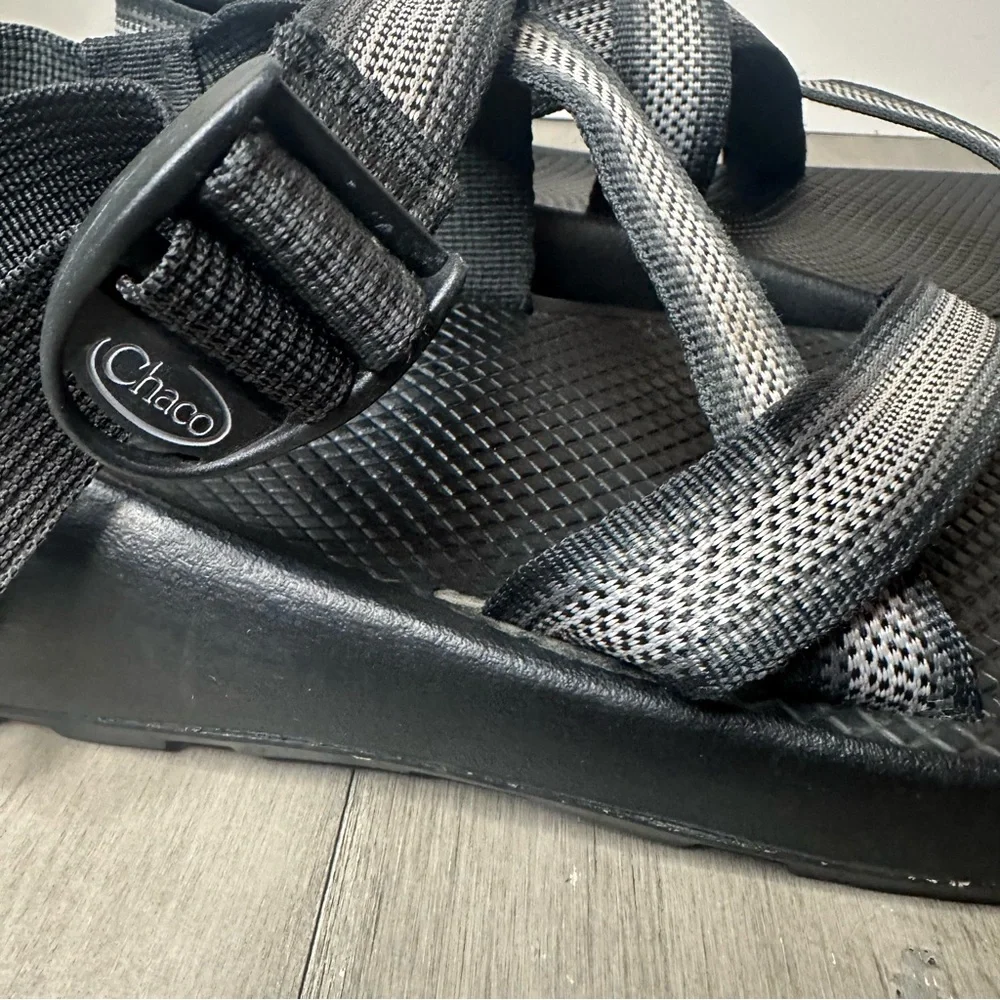 Chaco Z/1 Adjustable Strap Classic Sandal Men Split Gray
Men’s 11 - Picture 8 of 9